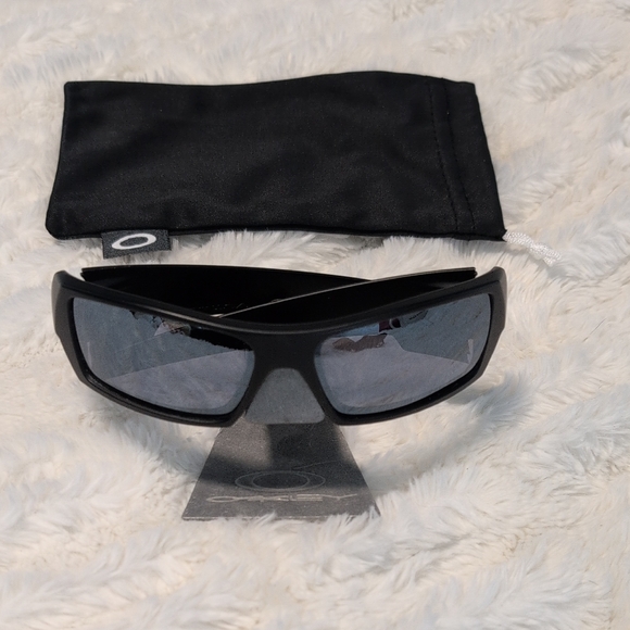 Oakley Matte Black Gascan Sunglasses with Pouch - Picture 1 of 8